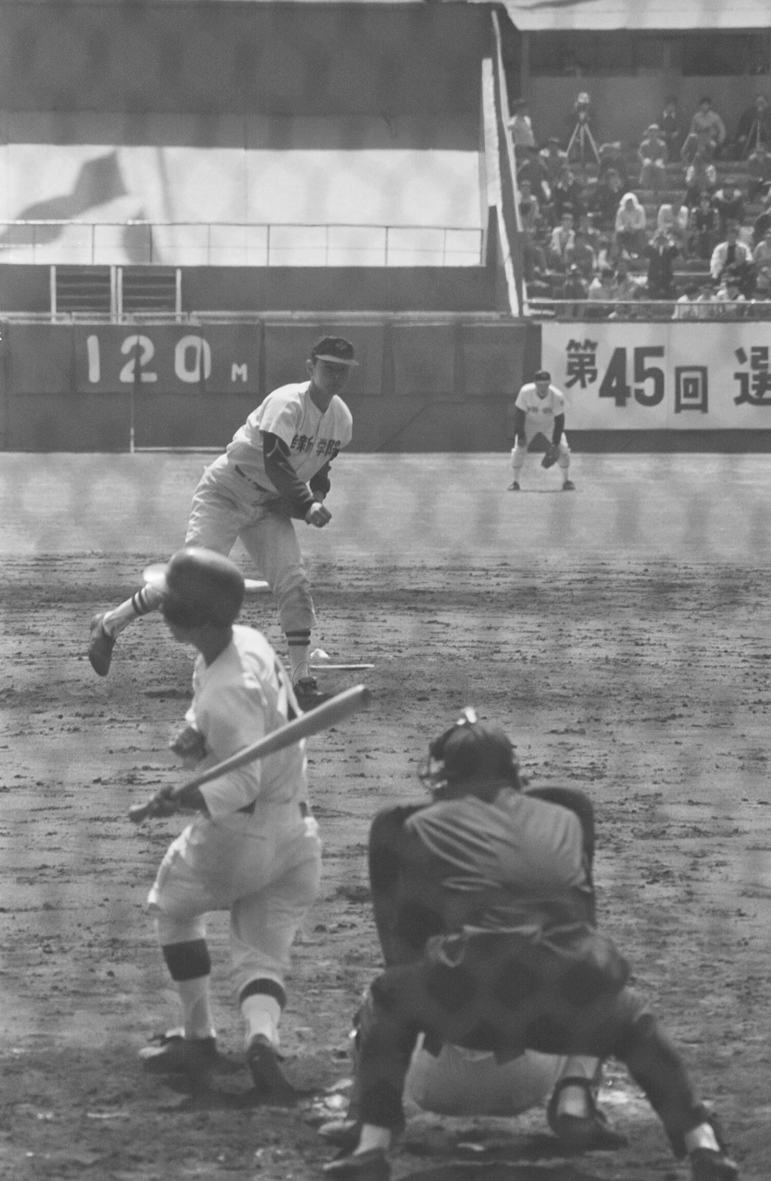 準決勝で広島商打線と対峙する江川卓　©JIJI PRESS