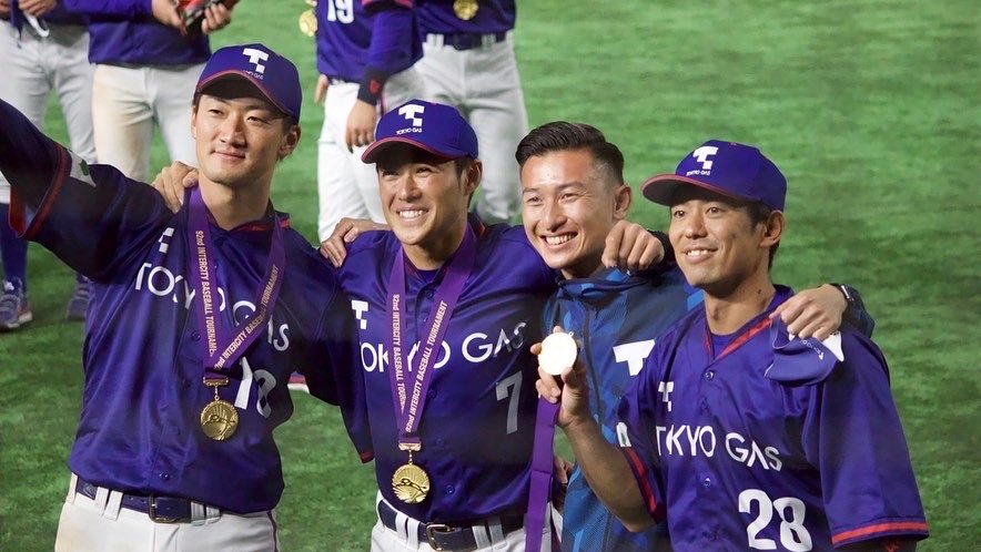 東京ガス創部初の都市対抗優勝に貢献した中田トレーナー(右から2人目、写真=本人提供)