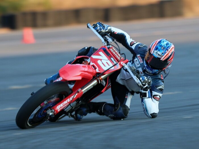 「趣味はバイクトレーニングと釣り」CBR1000やCRF250を所有する練習の虫・小椋藍が市販レーサーでトレーニングに励む理由＜Number Web＞ photograph by Satoshi Endo