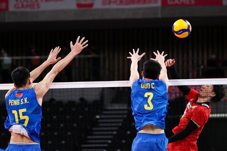 5月の中国戦での福澤のスパイク　©Getty Images