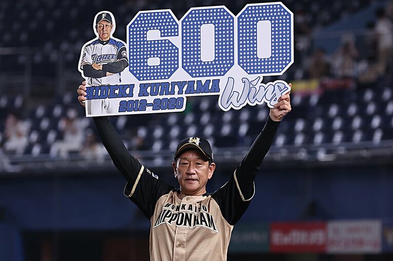 8月15日ロッテ戦で監督通算600勝を達成した日本ハム・栗山監督。 ／ photograph by Kyodo News