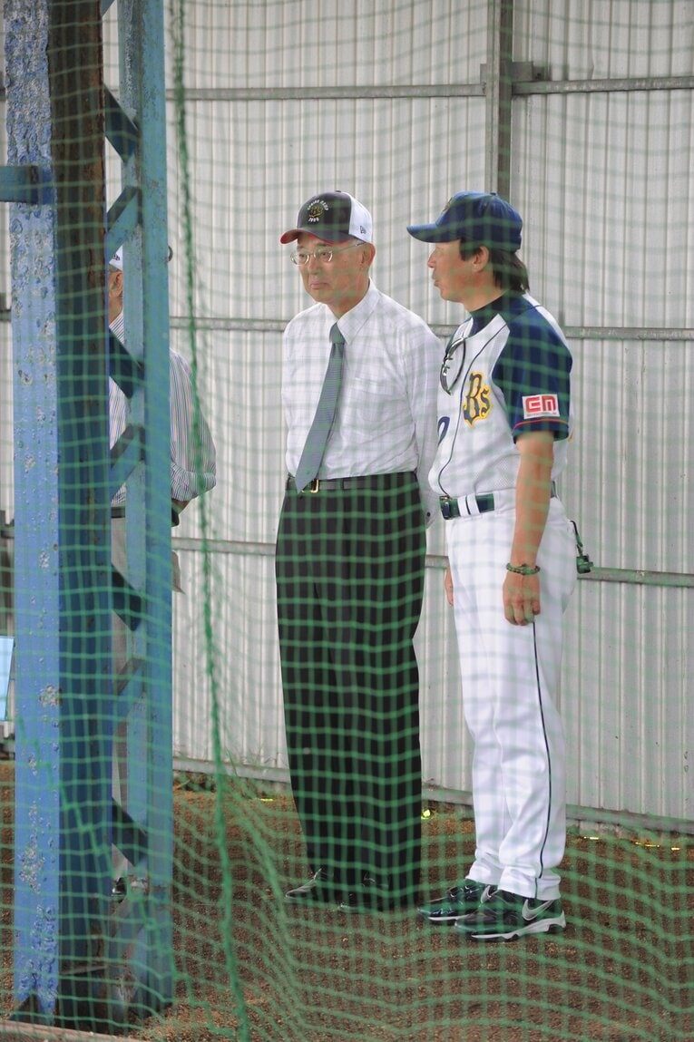 オーナー在任時、キャンプを視察する宮内オーナー（当時）　©Shigeru Tanaka