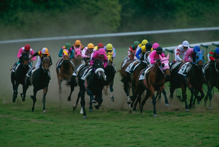 4コーナーで大外を回すナリタブライアン　©Tomohiko Hayashi