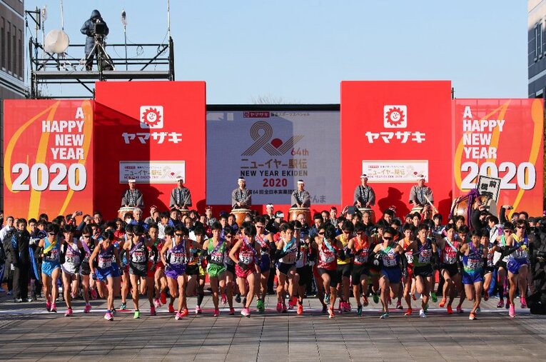 今年の東日本実業団駅伝は、24チームが参加し、上位12チームが来年のニューイヤー駅伝出場権を得る ／ photograph by AFLO