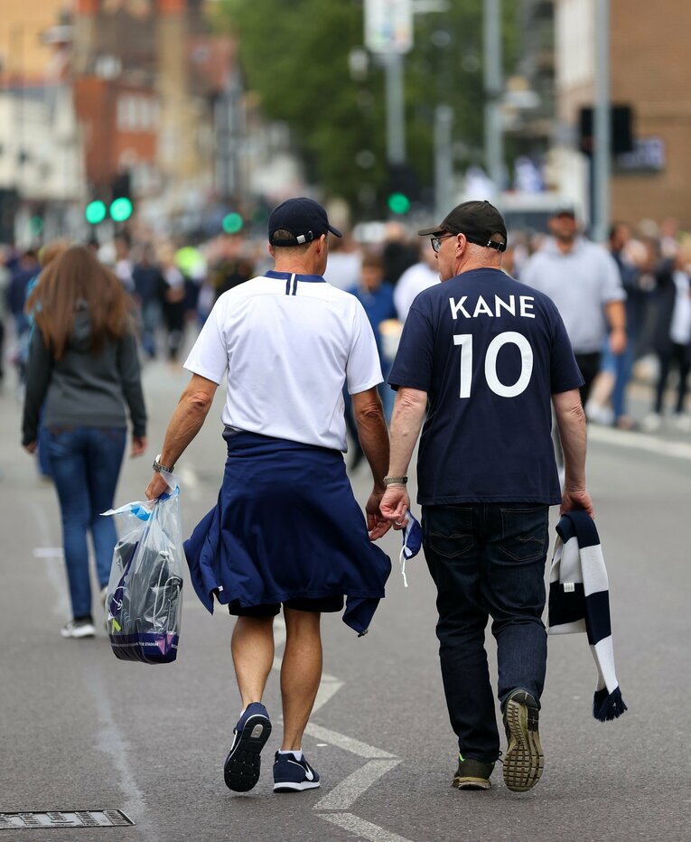 会場には10番のユニフォームを着たファンも多かったようだ　©Getty Images