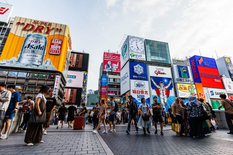 現在の戎橋。大勢の観光客で賑わう　©Masashi Soiri
