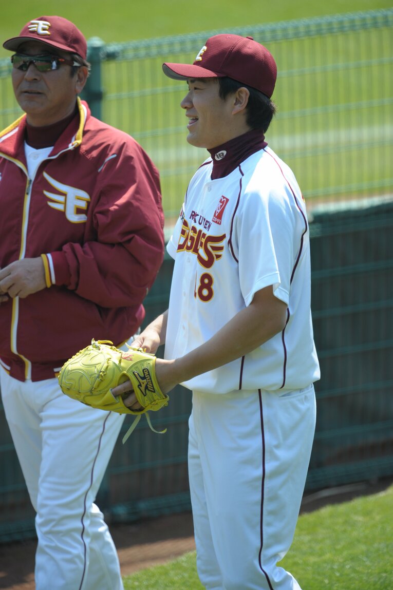 楽天コーチ時代の佐藤義則と田中将大　©︎Naoya Sanuki