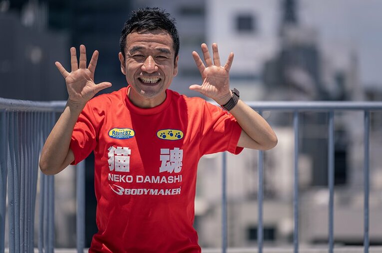 マラソンのカンボジア代表としてリオデジャネイロ五輪にも出場した、お笑い芸人の猫ひろし ／ photograph by Shiro Miyake