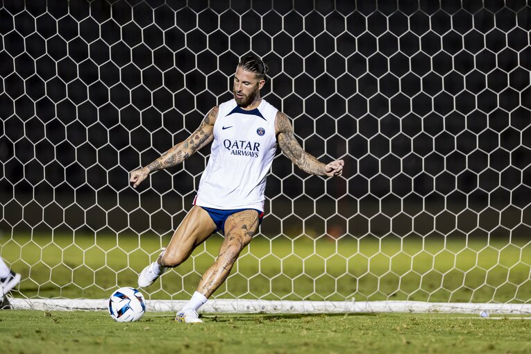 7月18日、有料の公開練習。セルヒオ・ラモスはノースリーブ、短パンに　©Kiichi Matsumoto