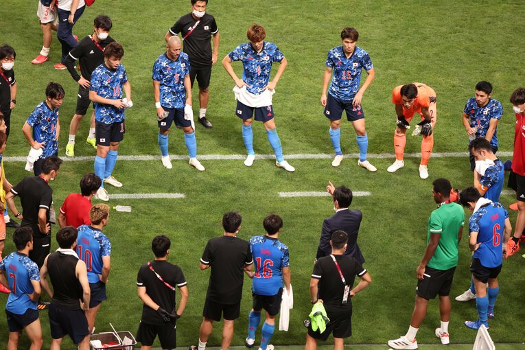 決勝トーナメントでスペイン、3位決定戦でメキシコに敗れ、メダルを逃した東京五輪日本代表チーム　©JMPA