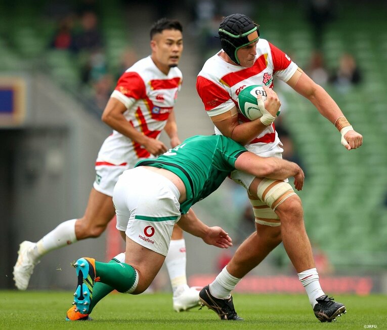 体を張ったプレーが目立ったLOジェームス・ムーア　©︎JRFU