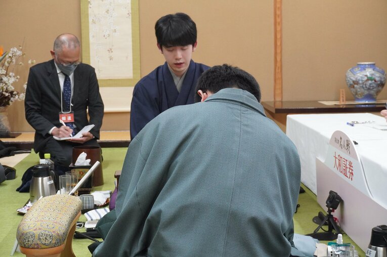 激闘後、2人は笑顔だった…映像では伝わり切らない名人戦第1局、2人の表情（10枚超）　©NumberWeb