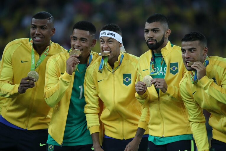 2016年のネイマールは自国開催のリオ五輪で金メダルを獲得した©Shinya Mano/JMPA