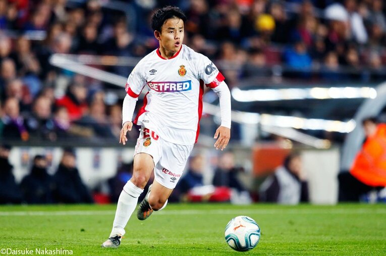 久保建英、初カンプノウの試合前。カメラマンが捉えた“一瞬の瞑想”。(16) ／ photograph by Daisuke Nakashima