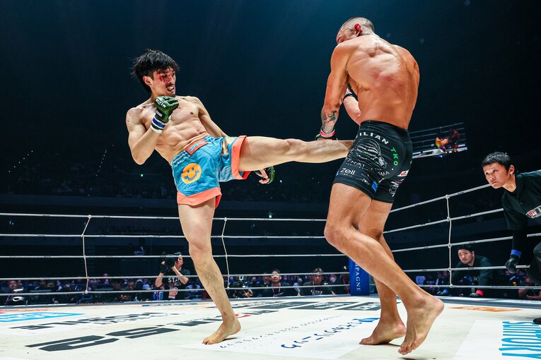 真っ向勝負の打撃戦を選択した桜庭　©RIZIN FF Susumu Nagao