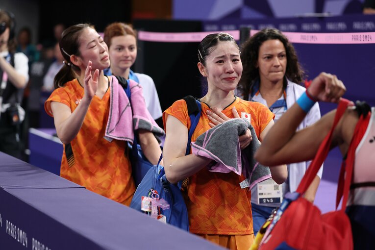 銅メダルを決め、笑顔の志田千陽と涙の松山奈未　©Ryosuke Menju/JMPA