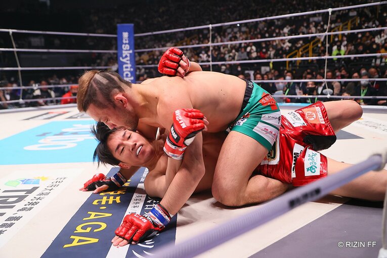 バンタム級ジャパンGP決勝　朝倉海vs扇久保博正　©RIZIN FF