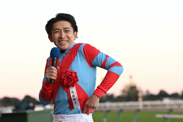 コントレイルのラストランを終え、すっきりとした笑顔で戻って来た福永　©Keiji Ishikawa