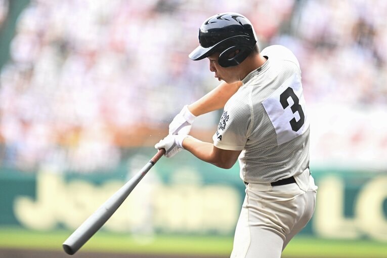 丸山の鋭いスイング　©Nanae Suzuki