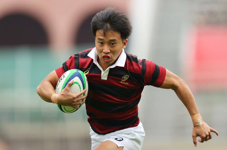 元日本代表を父に持つ2年・今駒有喜は対抗戦デビューでトライ ／ photograph by YUTAKA/AFLO SPORT