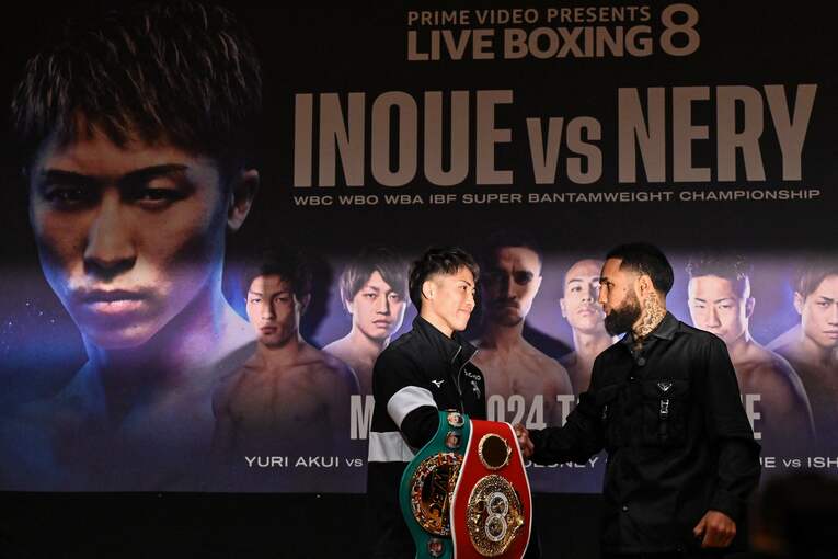 まるで映画のビジュアルのような2人…舞台は整った　©︎AFP/AFLO