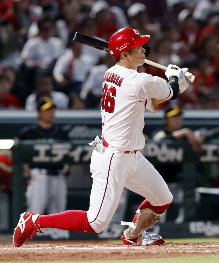 怪我をするまで58試合に出場し、打率.261を残していた中村奨。早めの復帰が待たれる　©JIJI PRESS