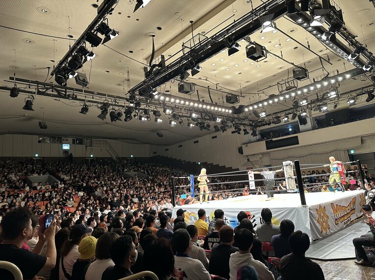 第1試合の時点でギッシリ埋まった客席。入場者数は1539人　©Norihiro Hashimoto