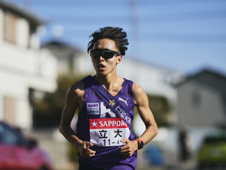 予選会をトップ通過したがシードを逃した立教。前回、前々回は1区を走った林虎大朗は4区で奮闘した　©Yuki Suenaga