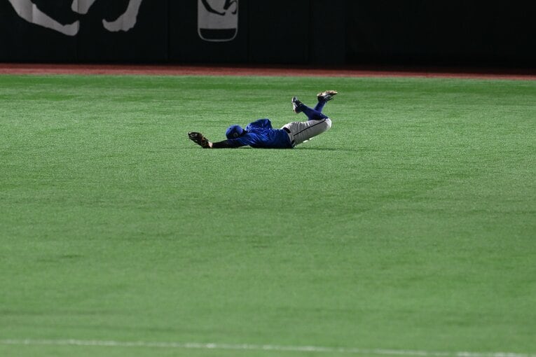 日本シリーズ第5戦、またも魅せた！ 桑原将志のスーパーキャッチ（6枚目／全9枚中）　©Naoya Sanuki