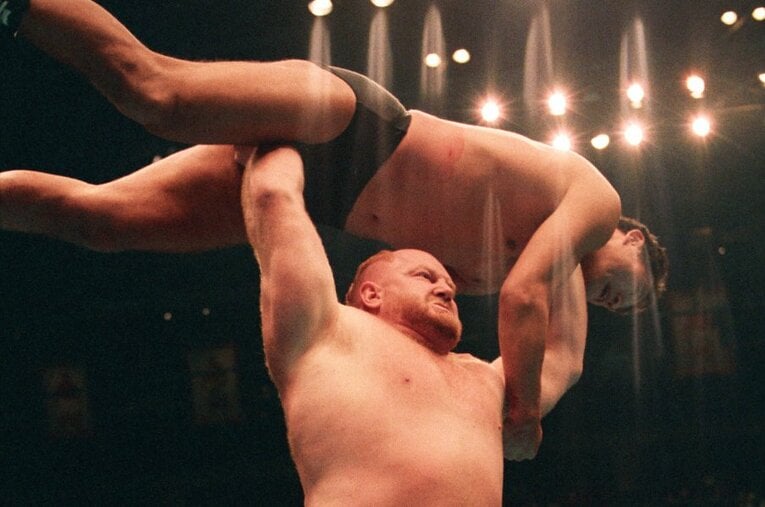 12月27日、TPGからの刺客として登場したビッグバン・ベイダーとアントニオ猪木が対戦　©Essei Hara