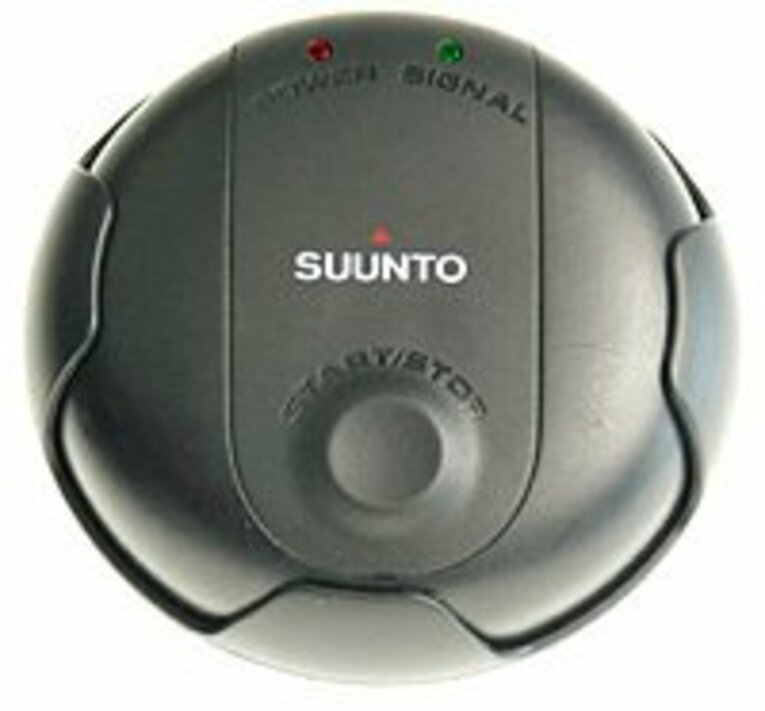 腕やバックパックに装着、GPS信号を受信し、距離・速度を計測する。ランニング時の速度計測だけでなく、カヌーやヨットなどのアウトドアスポーツにも対応する。1万9800円  