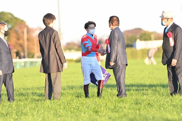 「本当に立派な走りでした」コントレイルがジャパンCで有終の美…“男泣き”福永祐一が三冠馬と歩んだ「夢のような」2年間(30)