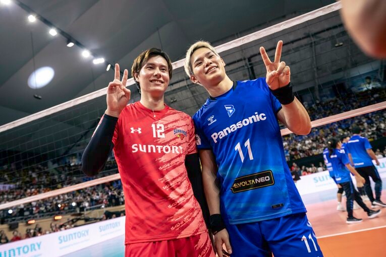 高橋藍（左）を擁するサントリーサンバーズとの開幕戦に挑む大阪ブルテオン。パリ五輪で好調だった西田有志の爆発に期待したい　©︎Takuya Sugiyama