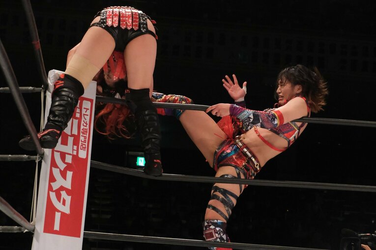 朱里vs林下詩美（2021年12月29日スターダム両国大会）　©Norihiro Hashimoto