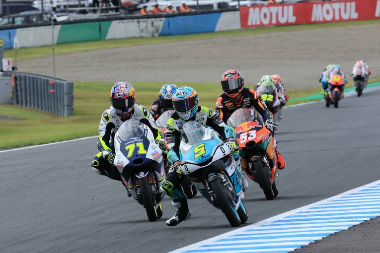 日本GPで優勝争いを演じた佐々木歩夢（左）　©Satoshi Endo