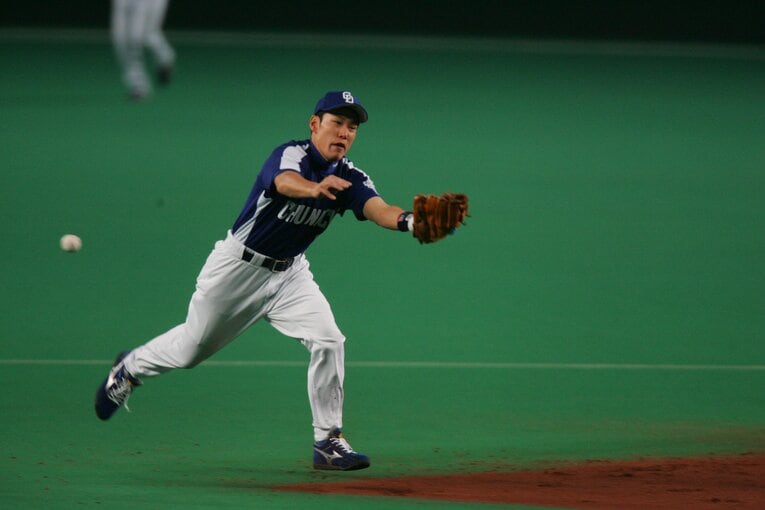 2004年日本シリーズの井端　©Sports Graphic Number