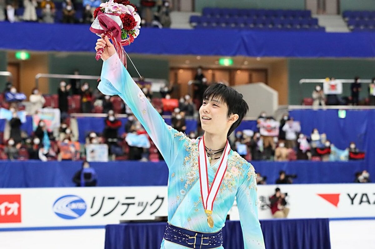 羽生結弦の美しさと強さが全選手にエネルギーを 逆境のなかの圧巻の一戦 全日本フィギュア フィギュアスケート Number Web ナンバー