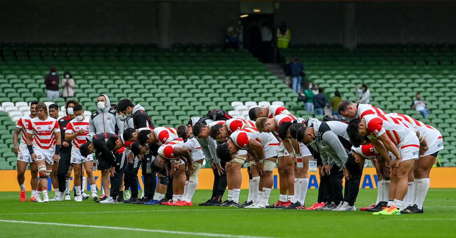 試合後、観客に挨拶するラグビー日本代表 ©︎Getty Images