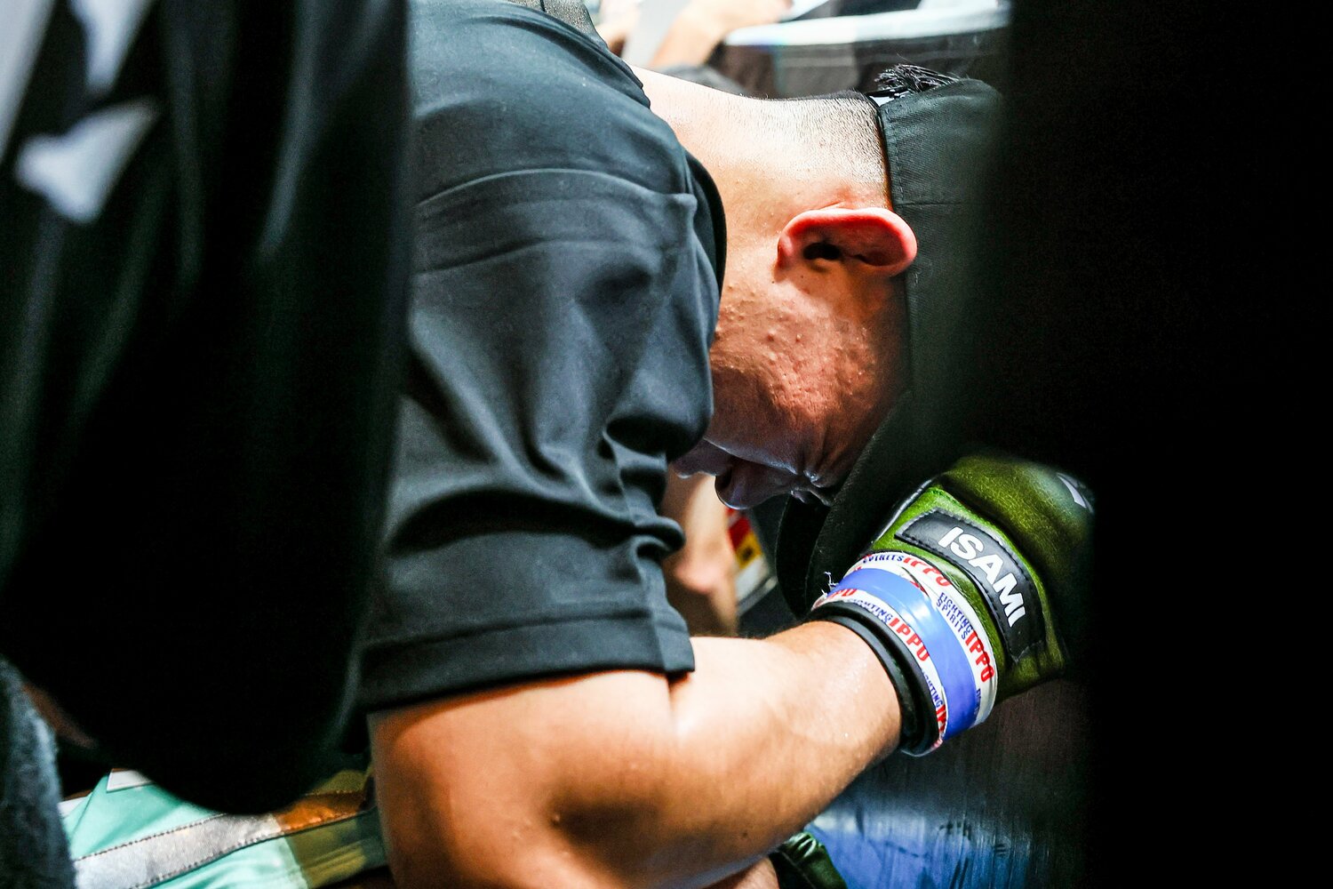 試合後に金原が引退を表明する姿を、YA-MANは見届けていた　©RIZIN FF Susumu Nagao