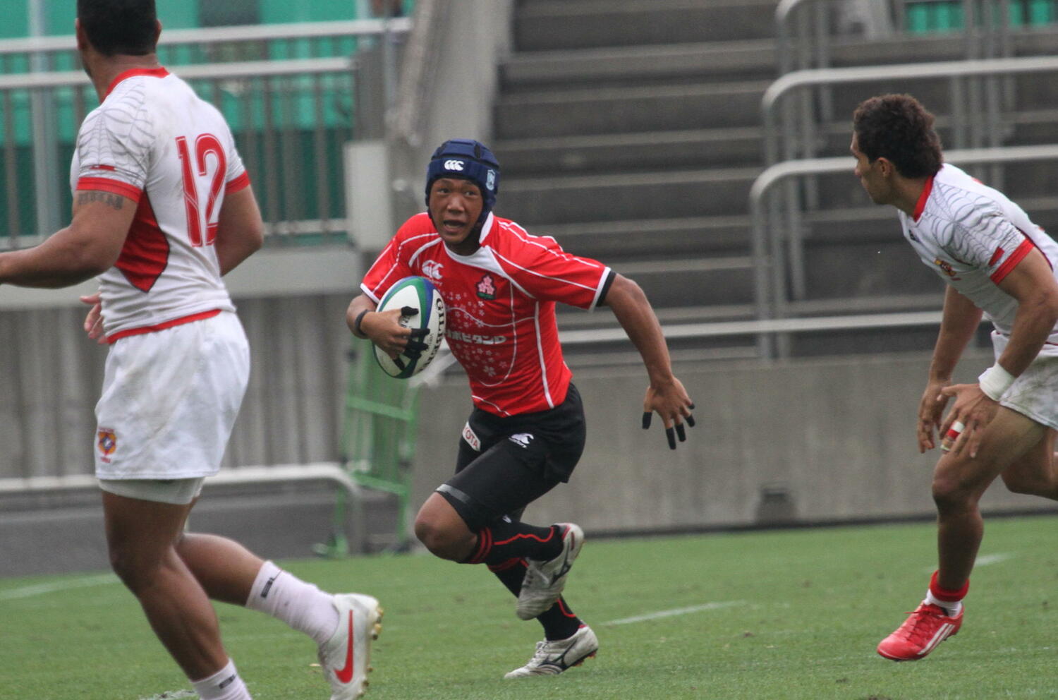 2012年6月、トンガ戦に出場した当時高校3年の山沢　©Nobuhiko Otomo