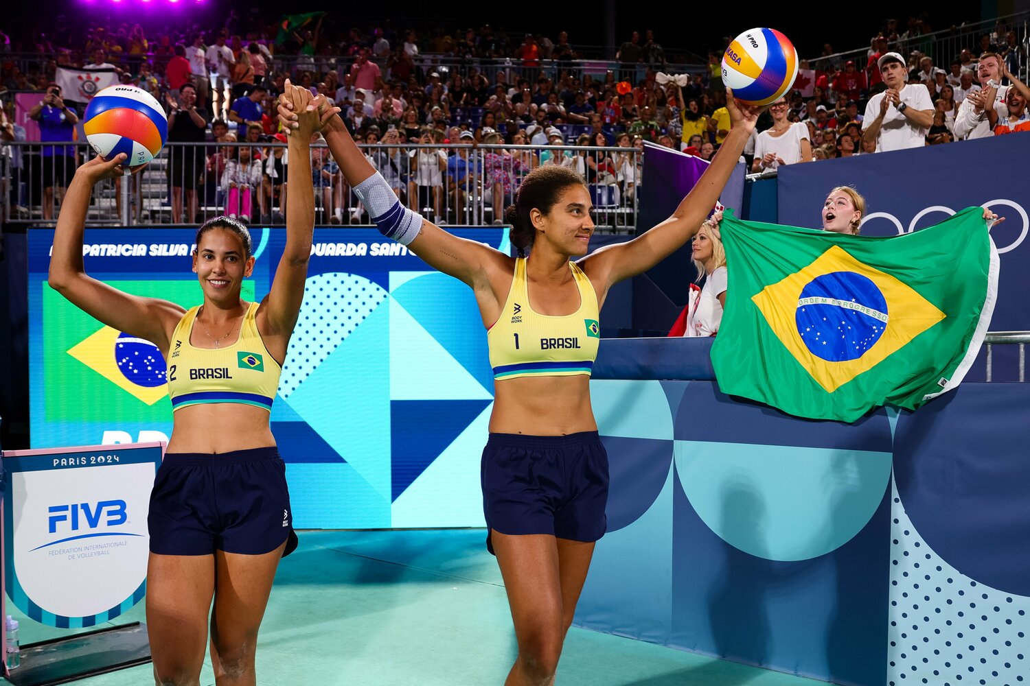 パリ五輪で金メダルを獲得したブラジルペアもショートパンツを着用　©Getty Images