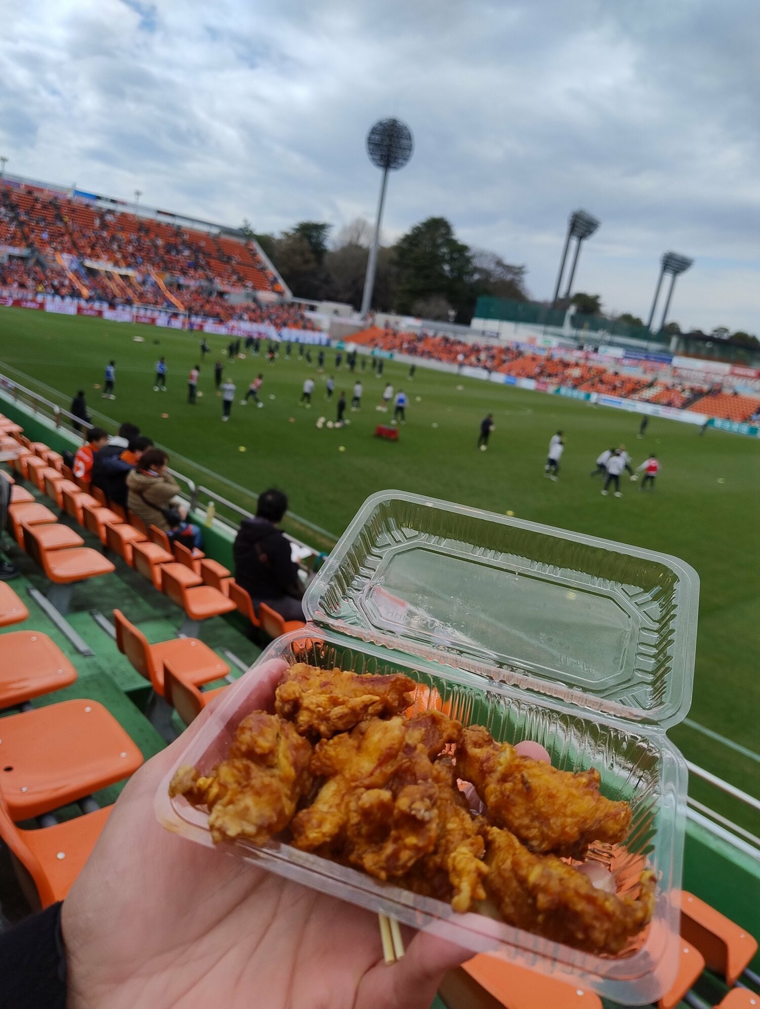 NACK5スタジアムでのアルディージャ戦では唐揚げを堪能　※本人提供