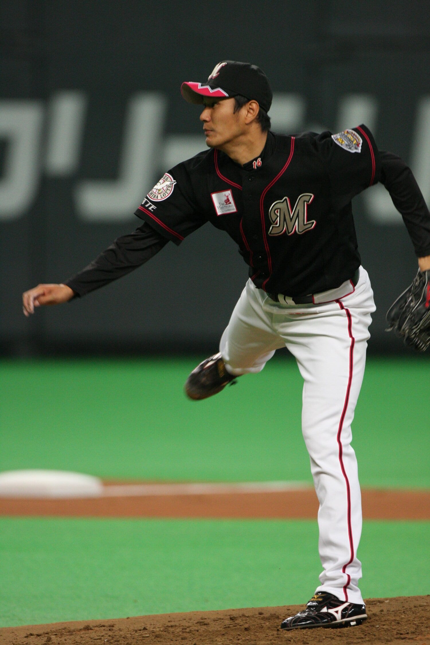 NPBのロッテ時代は新人王に輝くなどNPBでも活躍を見せた久保 ©BUNGEISHUNJU