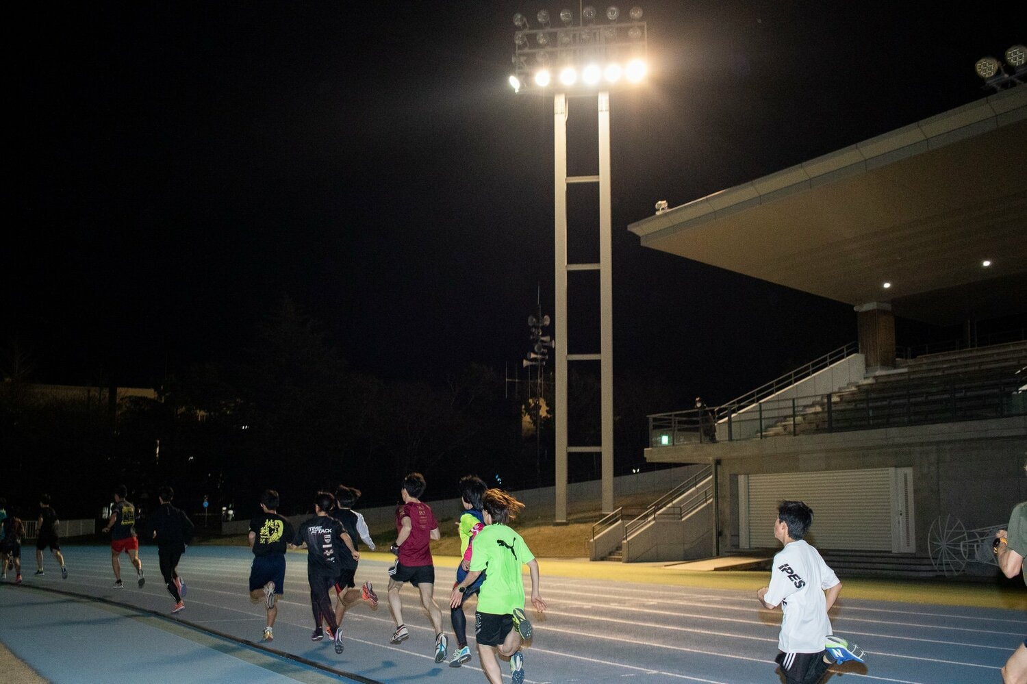 取材に訪れた火曜日はサーキット練習。小学生から社会人までメンバー全員がほぼ同じメニューを消化する　©️Kana Ikeda