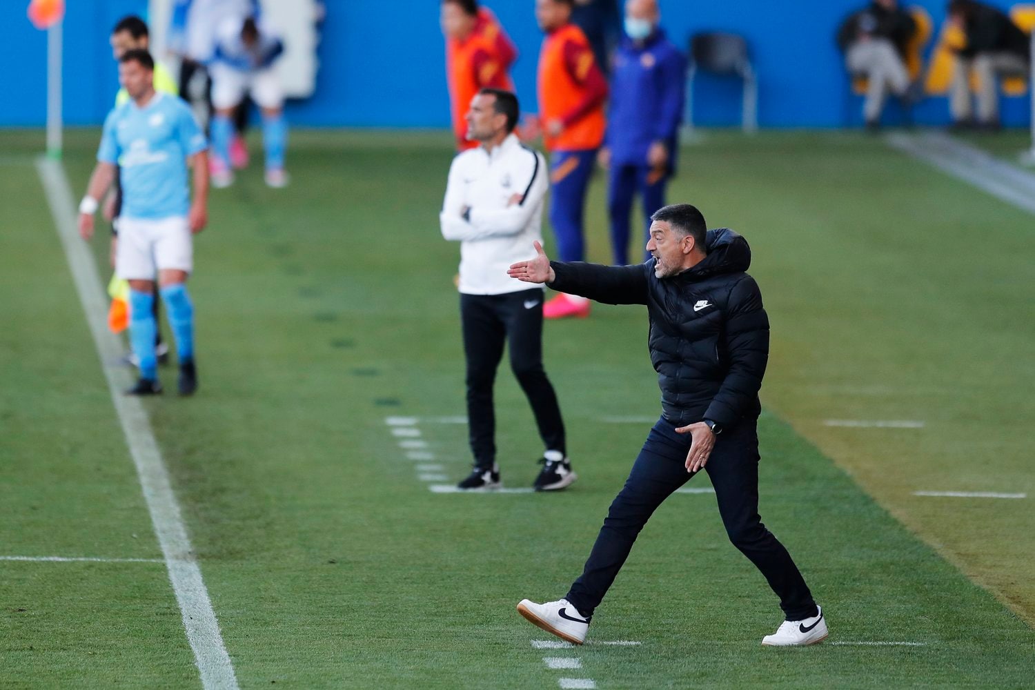 劣勢に檄を飛ばすバルサBの指揮官©Daisuke Nakashima