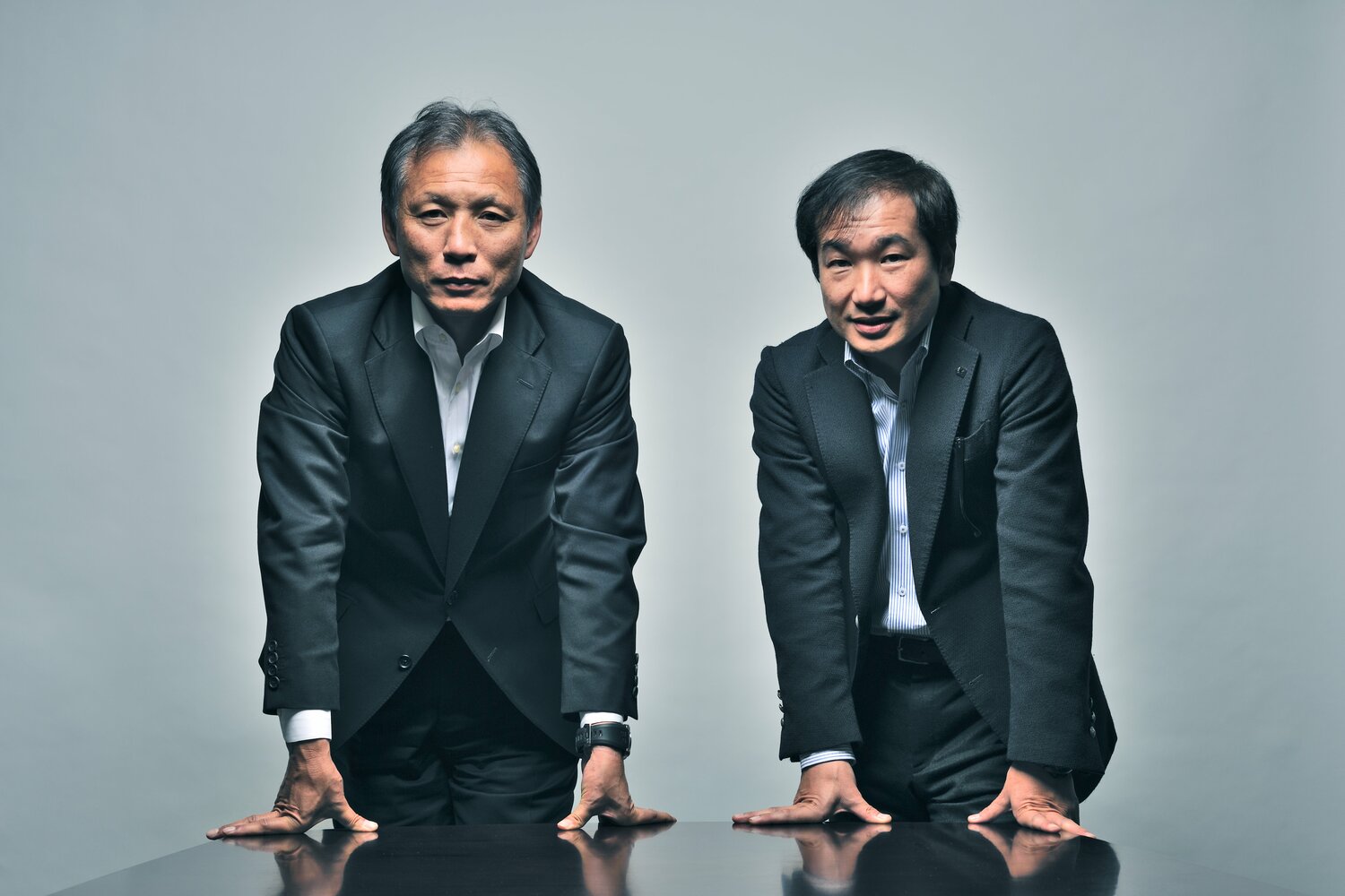 日本サッカー協会技術委員長を務めた原博実氏と、同技術委員だった霜田正浩監督(2010年撮影) ©Takuya Sugiyama