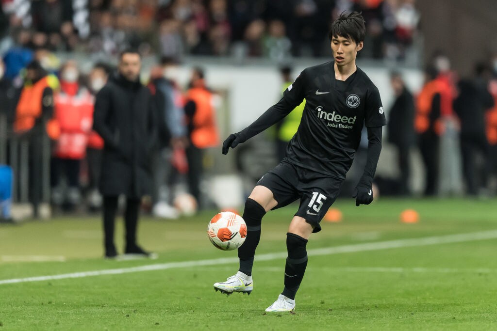 ELバルセロナ戦での鎌田　©Getty Images