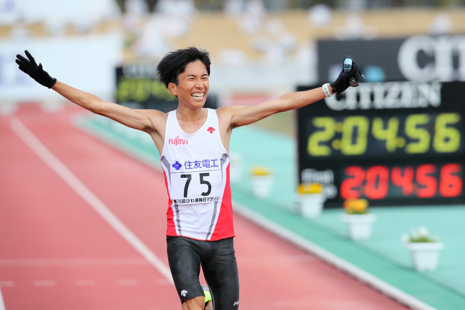 びわ湖毎日マラソンを日本新記録で優勝した鈴木健吾　©AFLO