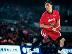河村勇輝の“専属コーチ”なぜバスケ日本代表に？「NBAも代表も」を可能にする新体制の狙いと、桶谷HCが明かした“コーチ9名”への本音
