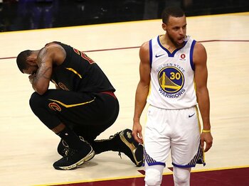 NBAファイナルはアッサリと終了。異次元だったKD、レブロンの握手。＜Number Web＞ photograph by Getty Images